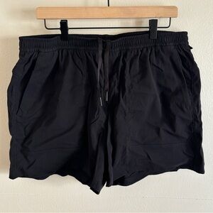 Lululemon Bowline Black Shorts XL